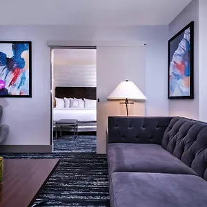 4* فندق وأجنحة فيرفيلد ماريوت نيويورك مانهاتن / تايمز سكوير